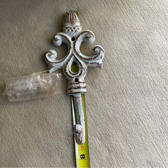 Quality Set Of 3 Iron Wall Hooks New With Install Hardware - Picture 12 of 14